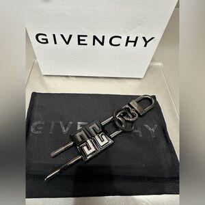 Givenchy 4G PADLOCK KEYRING IN METAL, NIB